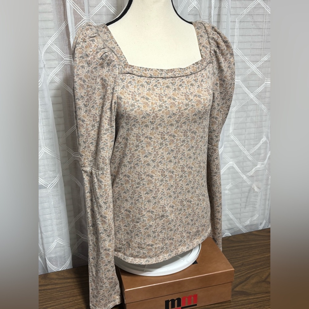 SPLENDID BOUTIQUE FLORAL SIZE SMALL SQUARE NECKLINE LONG PUFFY SLEEVES 22”L TOP